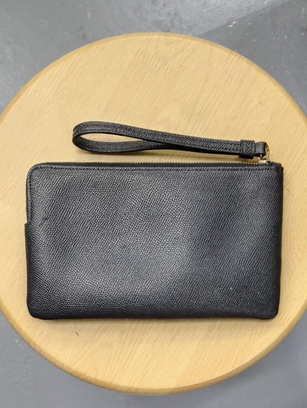 Coach Corner Zip Large Crossgrain Leather Wristlet Black & Gold Zipper